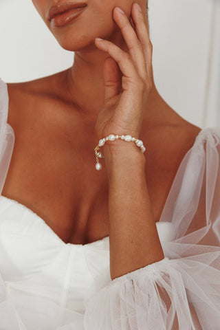 Chantel Baroque Pearl Bracelet Gold