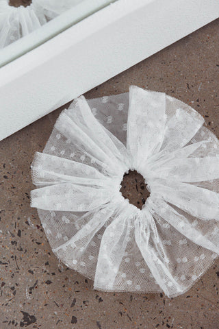 Samara Lace Scrunchie White